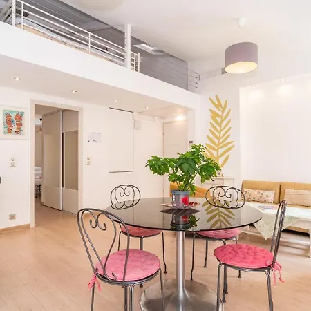 Mezzanine Balcony: Family Haven Apartment *