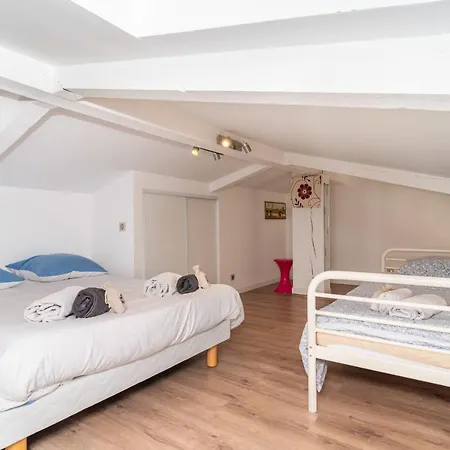 Mezzanine Balcony: Family Haven *