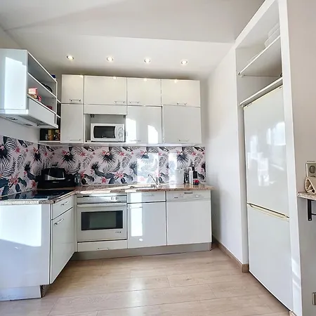 Apartment Mezzanine Balcony: Family Haven *